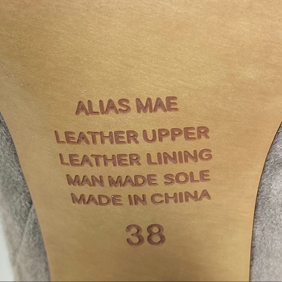 SOLD! Alias Mae Ahara Grey Suede Pointed Toe Chunky Heel Ankle Boots - Picture 12 of 14